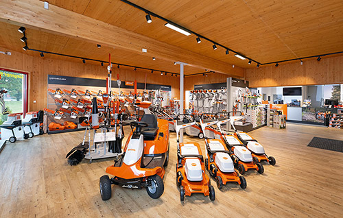 Motorgeräte Scheffels STIHL Geräte Motorgeräte Scheffels Ladenansicht mit STIHL Geräten